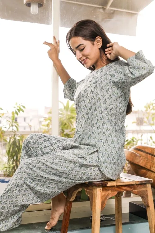 Sootisyahi 'Crystal Curiousity' Printed Cotton Nightsuit