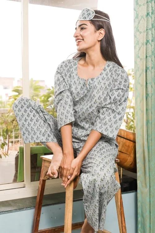 Sootisyahi 'Crystal Curiousity' Printed Cotton Nightsuit