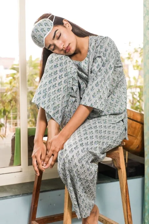 Sootisyahi 'Crystal Curiousity' Printed Cotton Nightsuit
