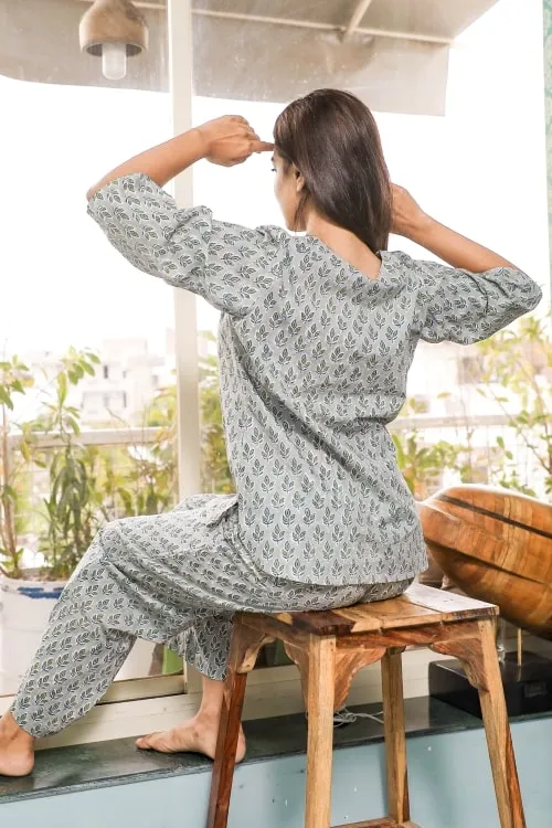 Sootisyahi 'Crystal Curiousity' Printed Cotton Nightsuit