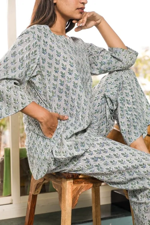 Sootisyahi 'Crystal Curiousity' Printed Cotton Nightsuit