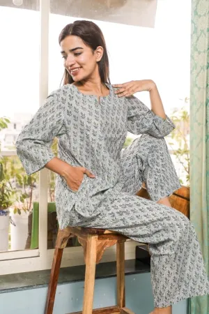 Sootisyahi 'Crystal Curiousity' Printed Cotton Nightsuit